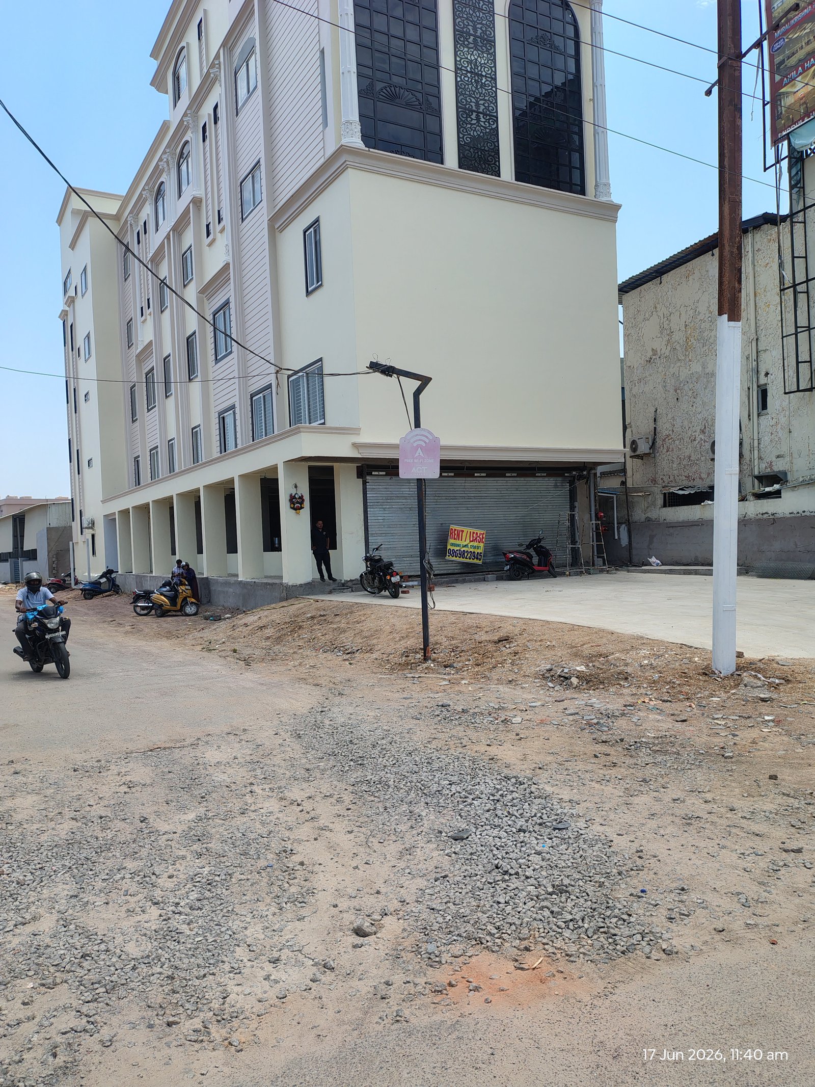 TO-LET FOR COMMERCIAL BUILDING